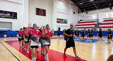 Minik hentbolcuların Türkiye şampiyonası Aydın'da başladı