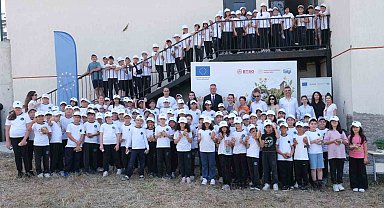Minik öğrenciler fide dikerek doğa bilinci kazandı