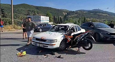 Motosiklet otomobile ok gibi saplandı