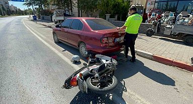 Motosiklet sürücüsünün ölümden döndüğü kaza anı kameraya yansıdı