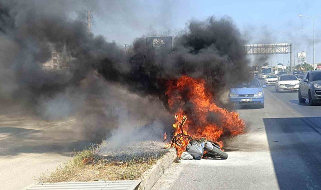 Motosikleti gözlerinin önünde demir yığınına döndü, yardım istediği sürücüler sadece izleyebildi