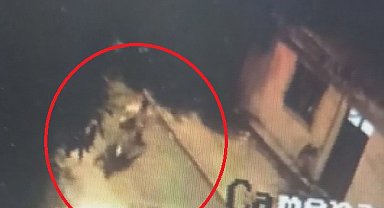 Motosikleti rahat tavırlarla çalan hırsızın o anları kamerada