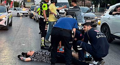 Motosikletlerin çarpıştığı kaza kameraya yansıdı: 1 yaralı