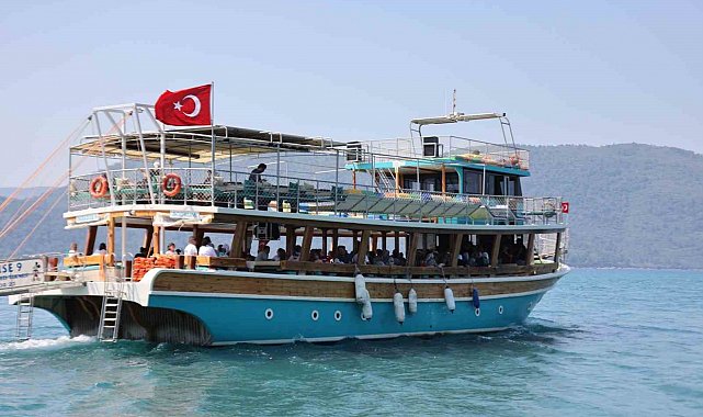 Muğla Büyükşehir Belediyesi şehit aileleri ve gazileri tekne gezisi düzenledi