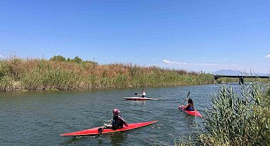 Muğla'da gençler doğa ve spor için kürek çekti