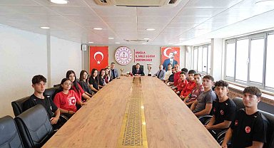Muğla'nın şampiyon öğrencileri İl Milli Eğitim Müdürü Çay ile bir araya geldi