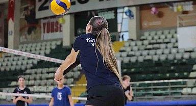 Muğla'nın voleybol yıldızları Analig için sahaya indi
