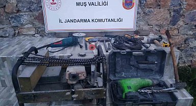 Muş'ta kaçak kazı operasyonu: 3 şüpheli gözaltına alındı