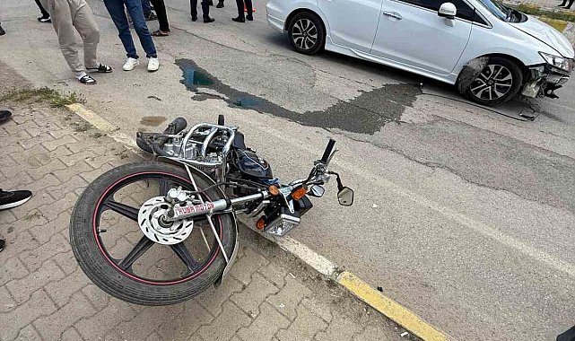 Muş'ta otomobil ile motosiklet çarpıştı: 2 yaralı