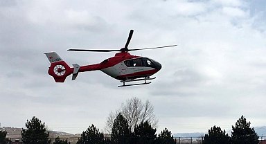 Nefes darlığı yaşayan hasta ambulans helikopterle Erzincan'a sevk edildi
