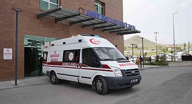 Niğde'de otomobil ile kamyonet çarpıştı: 7 Yaralı