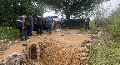 Niğde'de sağanak sele neden oldu: Sel sularına kapılanlar var