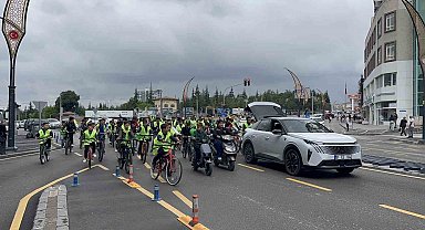 Niğde'de yüzlerce bisiklet tutkunu sağlıklı yaşam için pedal çevirdi