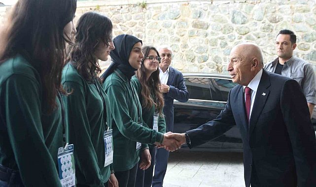 Nihat Özdemir, Trabzon'da öğrencilerle buluştu