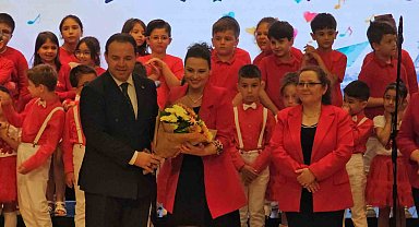 Öğrenciler sahnede devleşti, Maarif Öğrenci Korosu büyük ilgi gördü