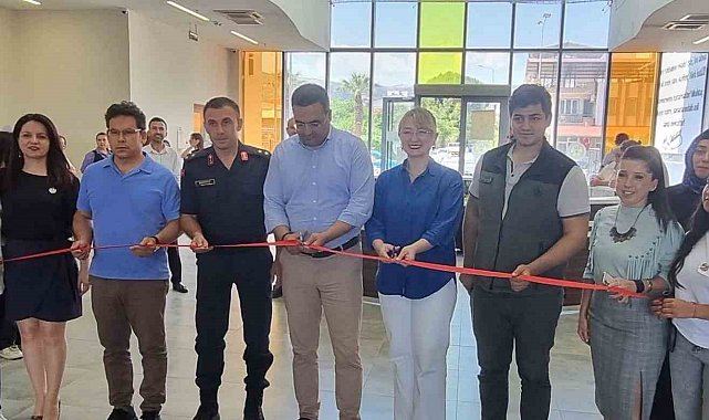 Öğrencilerden muhteşem sergi ve tiyatro gösterisi