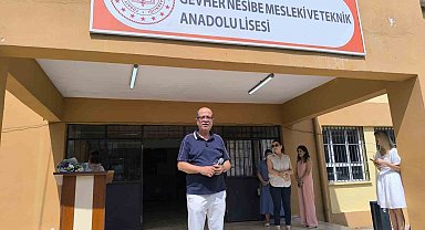 Öğrencilerinden helallik alarak emekliye ayrılan 38 yıllık öğretmene alkışlı veda
