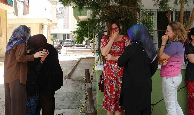 Öğretmen çiftin evinden çıkan cenazeler gözyaşları arasında morga kaldırıldı