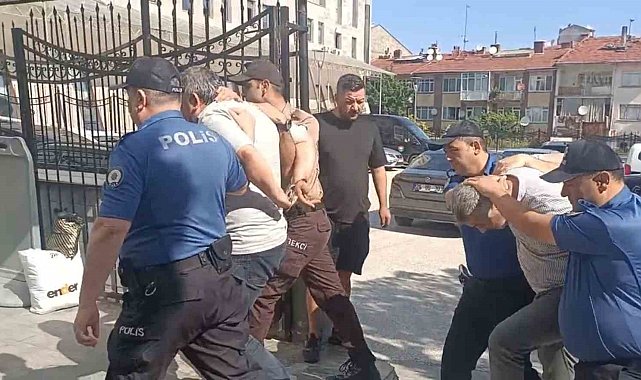 Okul girişinde bekçiyi darp eden 2 şahıs tutuklandı