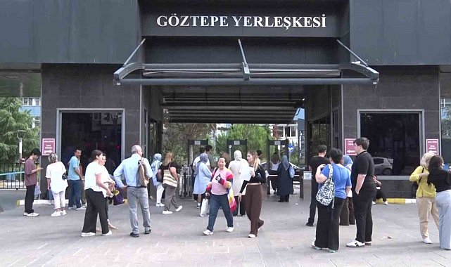 Okul önlerinde heyecanlı YKS bekleyişi başladı