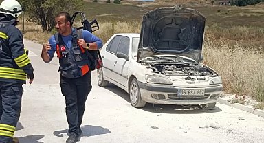 Okul önünde alev alan araca AFAD ekiplerinden hızlı müdahale