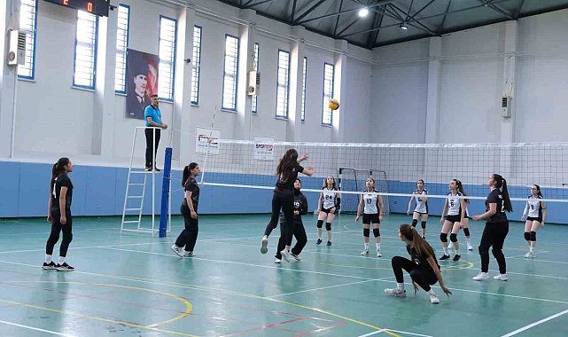 Okul Sporlarında voleybol heyecanı devam ediyor