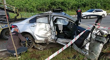 Ordu'da otomobil, ağaç ve aydınlatma direğini devirdi: 4 yaralı