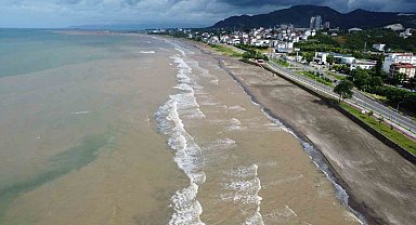 Ordu'da sağanak sonrası Karadeniz'in rengi değişti