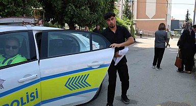 Örnek olmak için 6'ncı kez üniversite sınavına girdi, kimliğini unutan öğrenci ise polislerin yardımına rağmen sınava yetişemedi