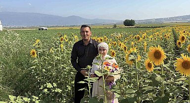 Osmaniye'de ayçiçeği tarlaları yeni evli çiftlerin gözdesi oldu