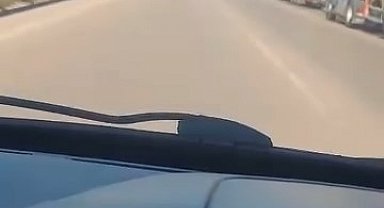Otobanda kaza kamerada, kıl payıyla kazadan kurtuldu