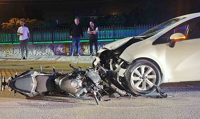 Otomobil ile kafa kafaya çarpışan motosiklet sürücüsü yaralandı