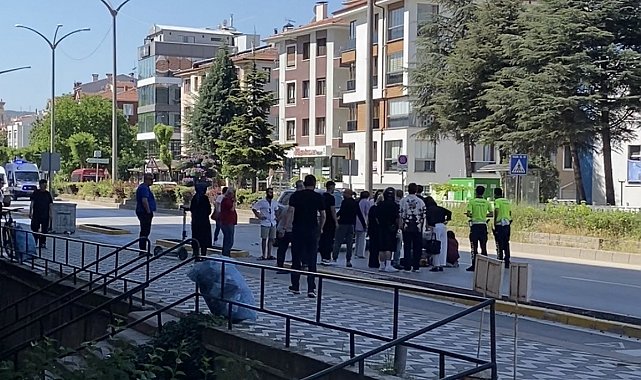 Otomobilin çarptığı 84 yaşındaki elektrikli bisiklet sürücüsü ağır yaralandı
