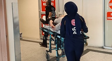 Otomobille motosiklet çarpıştı. 1 yaralı