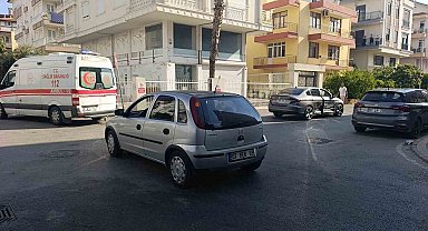 Otomobiller çarpıştı, kaza anı kameraya yansıdı