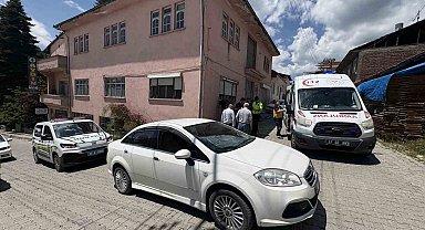 Oyun oynarken yola atlayan çocuğa otomobil çarptı
