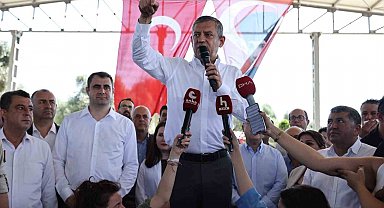 Özgür Özel Bayındır'da üreticilerle buluştu