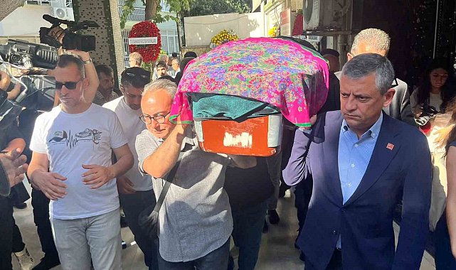 Özgür Özel, İzmir'de Gönülşen ailesinin cenazesine katıldı