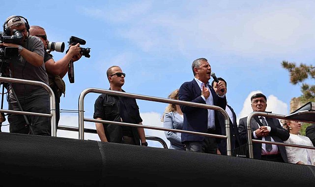 Özgür Özel: "CHP'nin seçilmiş genel başkanıyım, beni seven yarın sandığa gitsin"