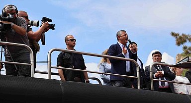 Özgür Özel: "CHP'nin seçilmiş genel başkanıyım, beni seven yarın sandığa gitsin"