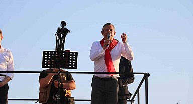 Özgür Özel: "Önümüzden çekilmezseniz, ne kara düzene, ne yargı kollarına, ne de partiye atadığı butlanın kollarına teslim olmayacağız"