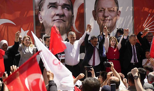 Özgür Özel Tekke'de konuştu