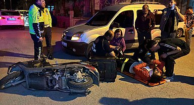 Panik yapan motokurye devrilerek yaralandı