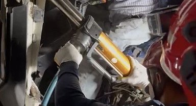 Park halindeki kamyona arkadan çarpan çekicinin sürücüsü yaralandı