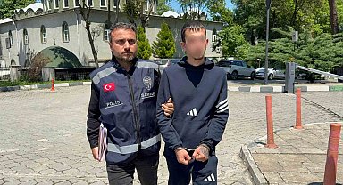 Park halindeki motosikletlere zarar verip birini çaldı: 18 yaşındaki şüpheli yakalandı