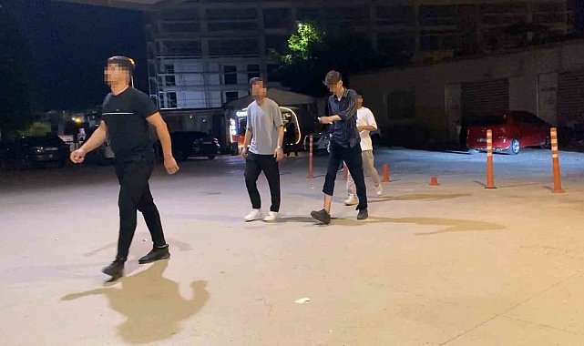 Parktaki gençlere pompalı tüfekle saldırdı: 10 yaralı