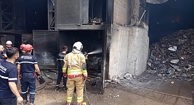 Payas'ta iş yeri alevlere teslim oldu