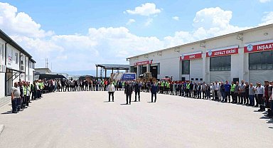 Pursaklar Belediye Başkanı Çetin, belediye personeliyle bayramlaştı