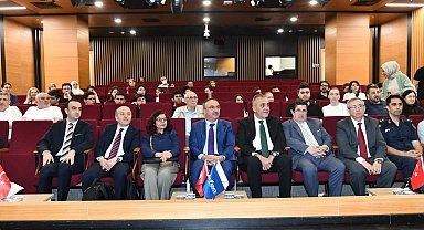 "Tarihin İzinde Tekirdağ" konferansında kentin tarihi gelişimi, kültürel mirası ve stratejik önemi anlatıldı
