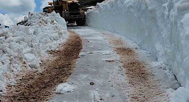 Rize'de Haziran ayında kar ve çığ temizleme çalışması